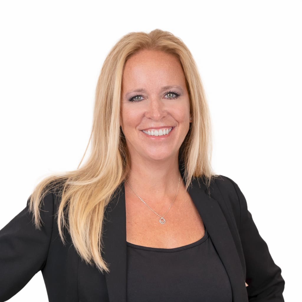 Shannon - Lightened headshot